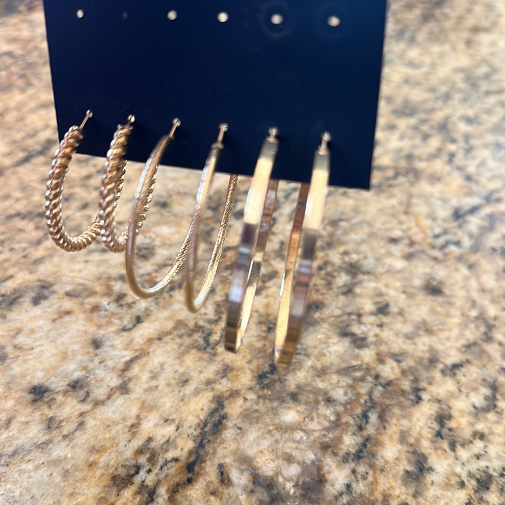 Gold hoops - Picture 2 of 4